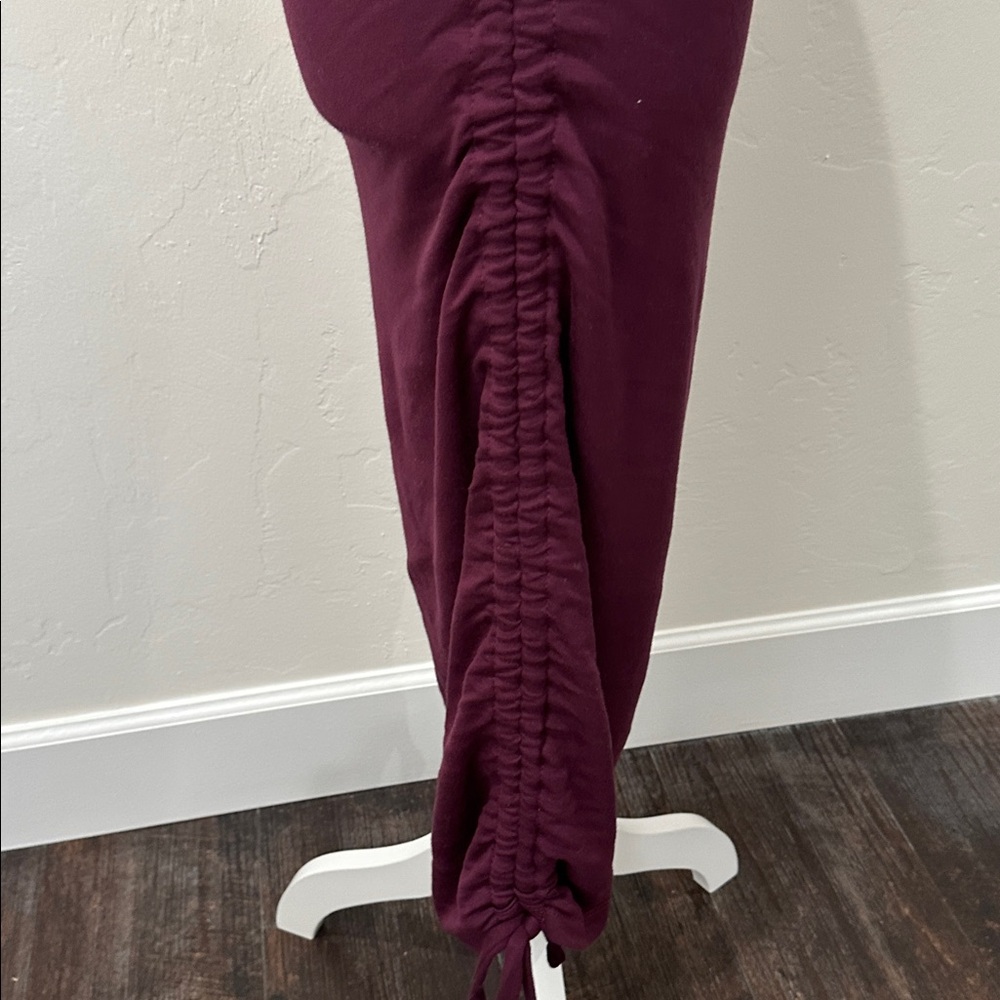 Savvi Sleeveless Burgundy Dress w/side Ruching - Picture 5 of 7